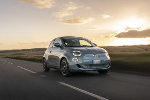 Fiat 500 Cabrio 2020 года 
